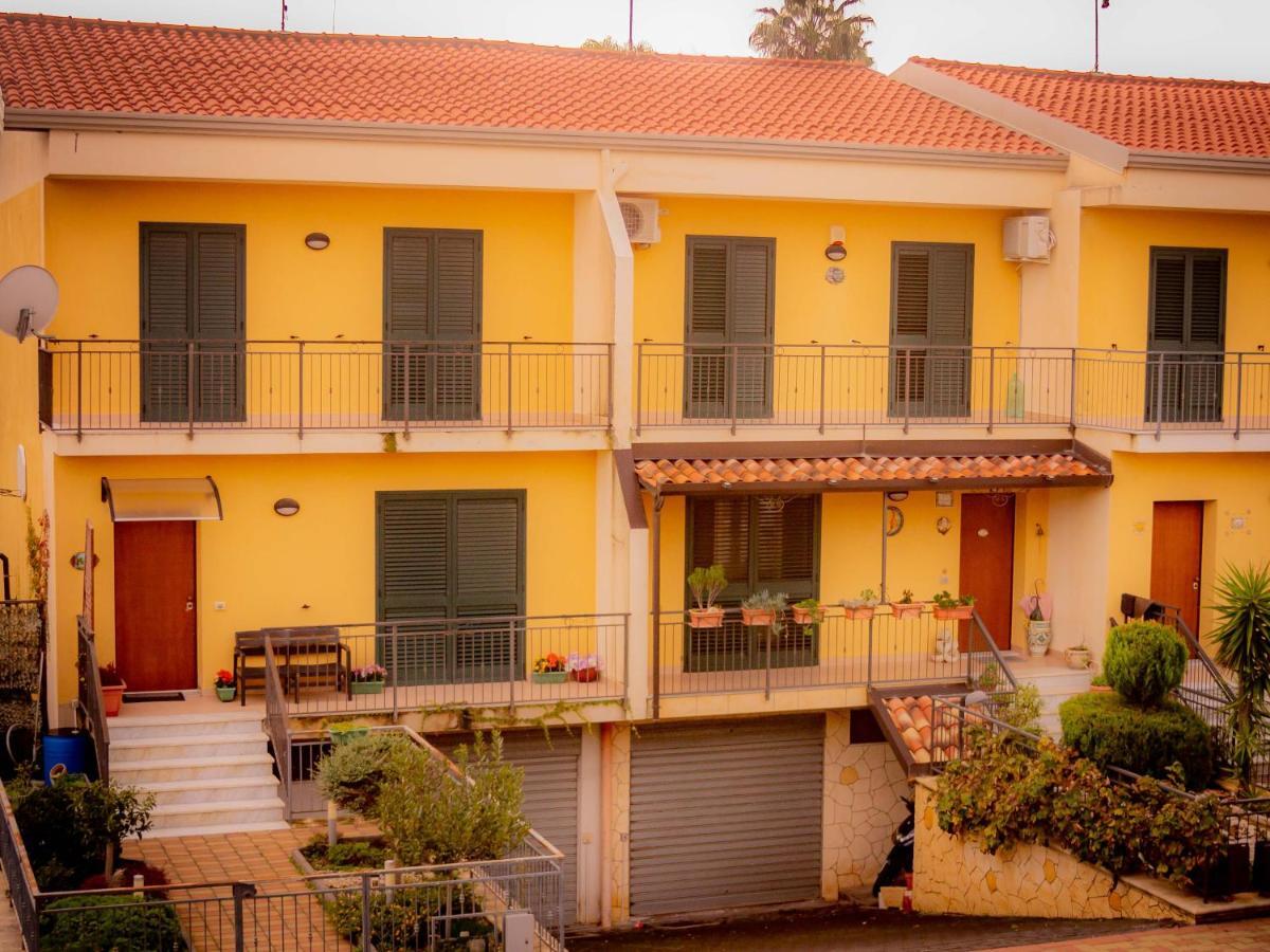 Bed & Breakfast Kalinka Bed & Breakfast Motta Sant' Anastasia Luaran gambar